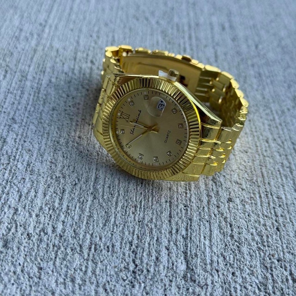 Gold Classic Watch - Picture 5 of 5